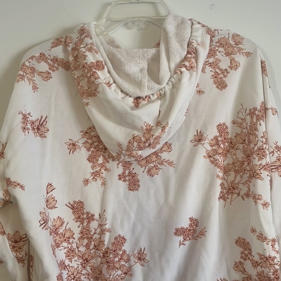 Olivia and Vivian cropped hoodie - Picture 4 of 12